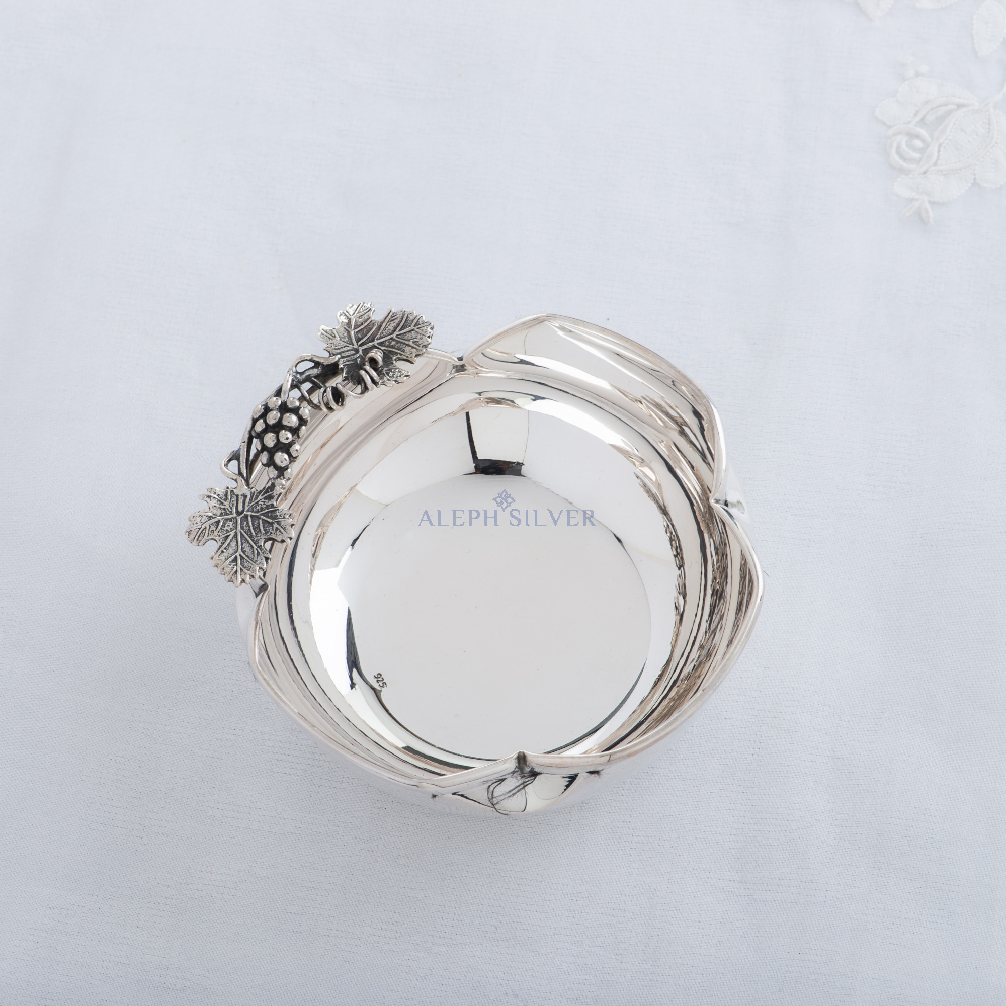 925 Sterling Silver Handmade Serving Bowl with Grape-Shaped Decorative Piece