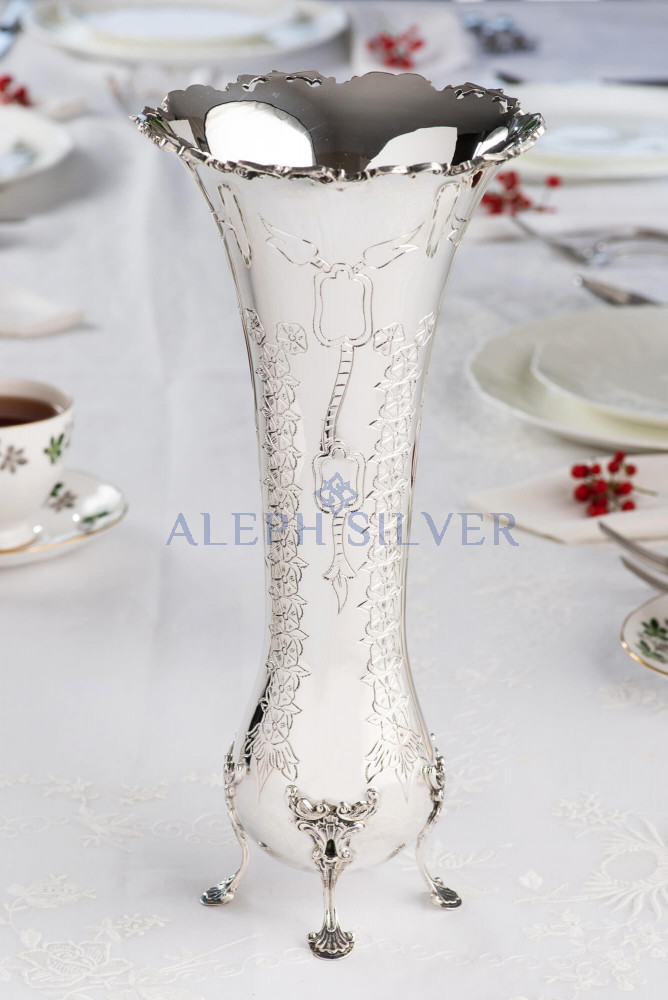 925 Sterling Silver Excellent Design Vase 
