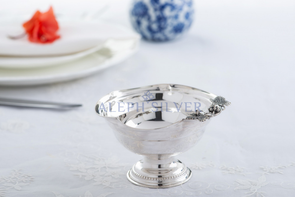 925 Sterling Silver Handmade Serving Bowl with Grape-Shaped Decorative Piece