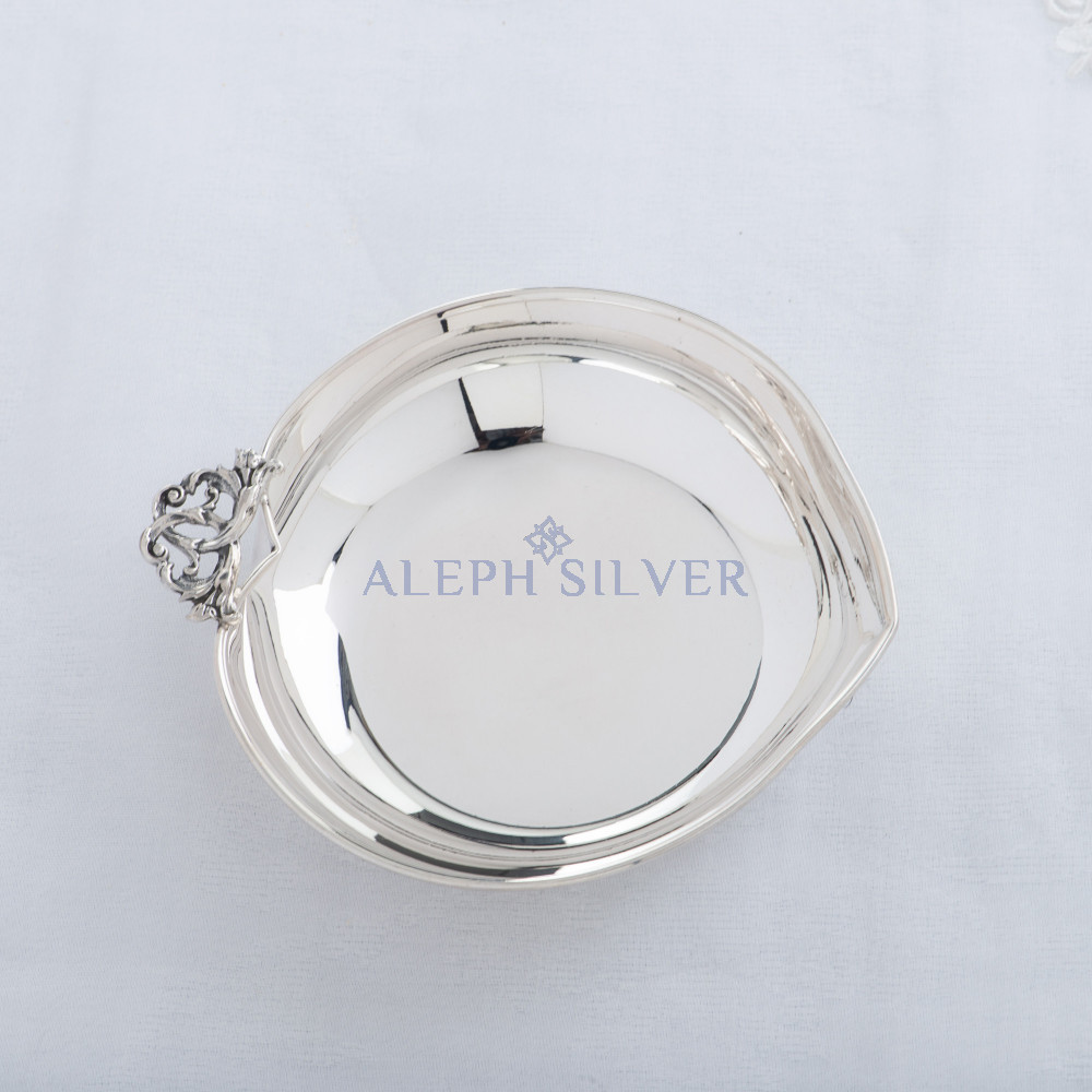 925 Sterling Silver Handmade Heart-Shaped Decorative Serving Bowl 925 Sterling Silver Handmade Heart-Shaped Decorative Serving Bowl