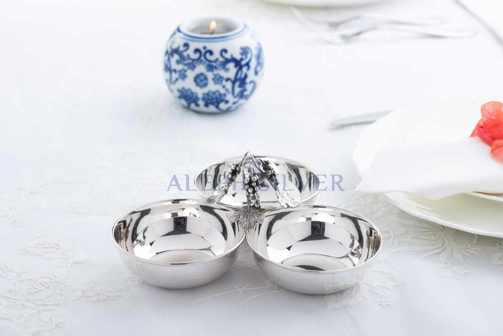 925 Sterling Silver Three Bowl Server with Decorative Grape-Themed Handle 925 Sterling Silver Three Bowl Server with Decorative Grape-Themed Handle