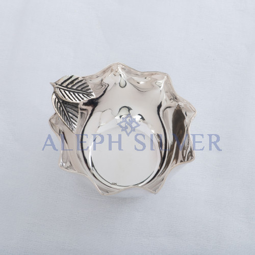 925 Sterling Silver Serving Bowl With Leaves-Shaped Decorative Piece