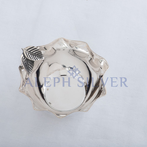 925 Sterling Silver Serving Bowl With Leaves-Shaped Decorative Piece