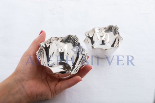925 Sterling Silver Serving Bowl With Leaves-Shaped Decorative Piece